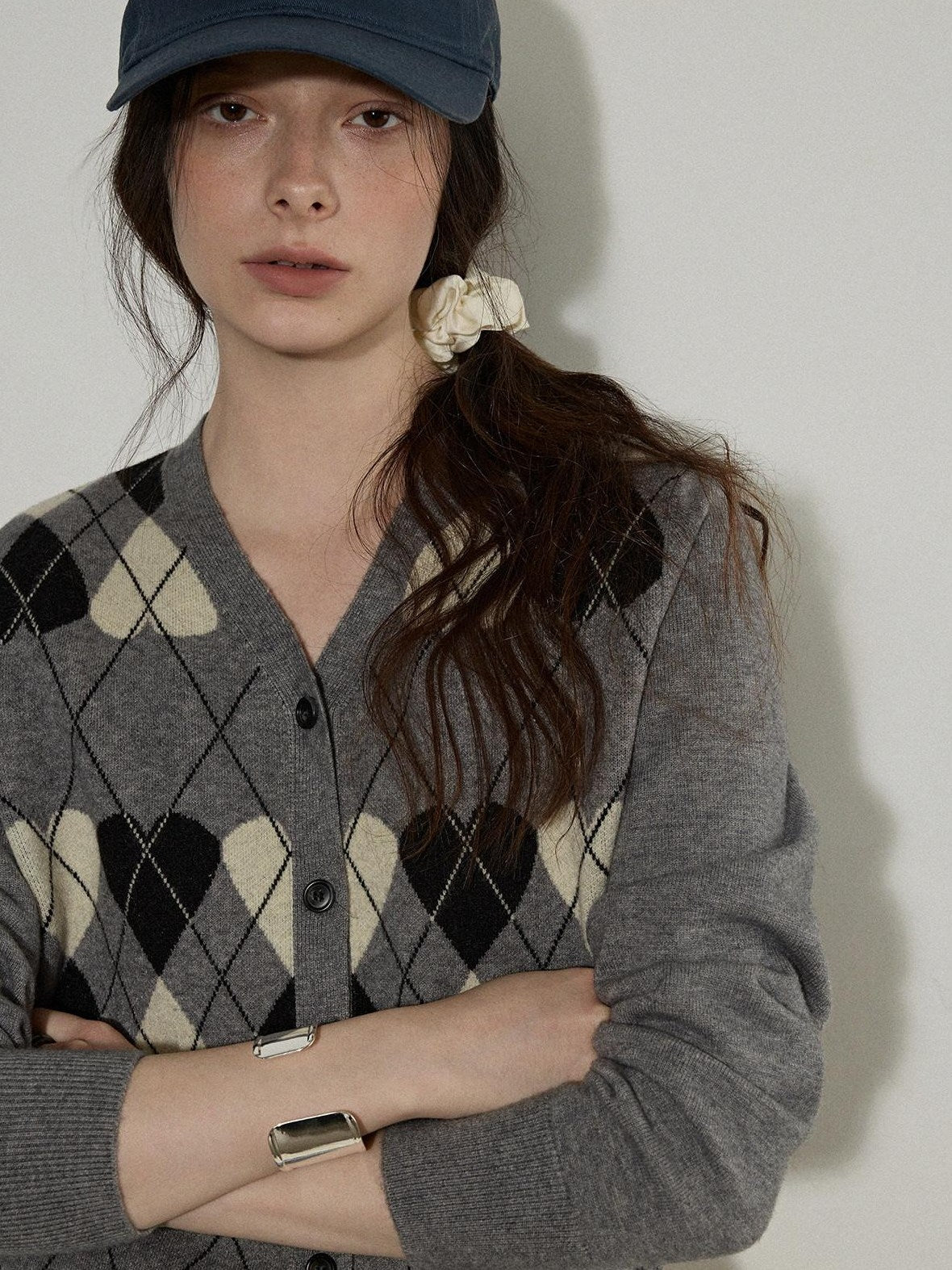 Lofi choose Acrylic Blend Colorblock Relaxed Fit Office Women Heart Buttoned Gray Cardigans