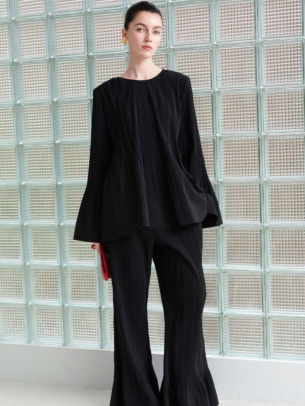 audreyyang Minimalist Office Loose Pleated Bell Sleeve Round Neck Black Blouses