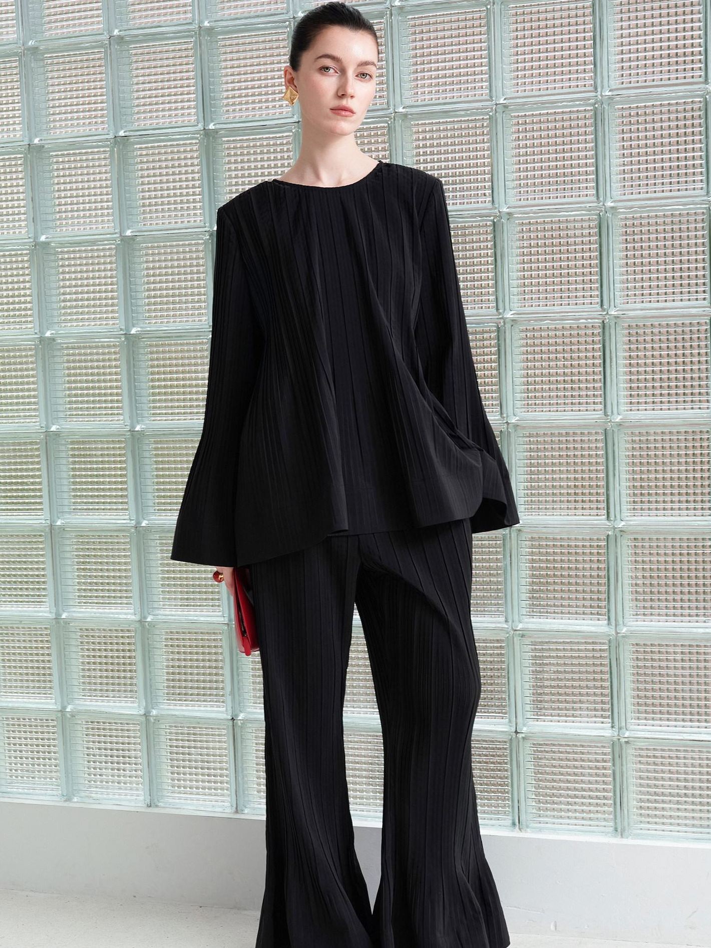 audreyyang Minimalist Office Loose Pleated Bell Sleeve Round Neck Black Blouses