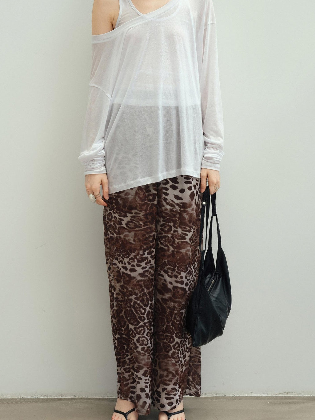 audreyyang Leopard Print Minimal Elastic Waist Natural Rise Commuter Women Wide Leg Pants