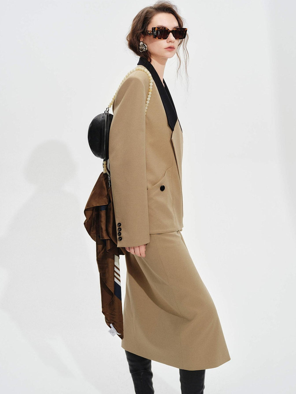 audreyyang Khaki Contrast Lapel Blazer Slit Loose Fit Long Sleeve Women Top & Skirt Sets
