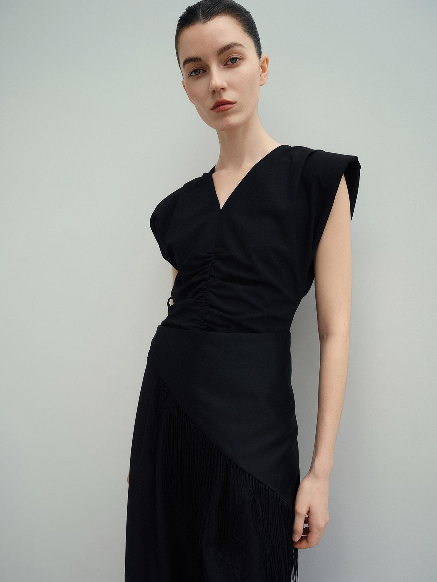 audreyyang Drawstring Pleated Loose V-neck Black Solid Women Off Shoulder Crop Tops