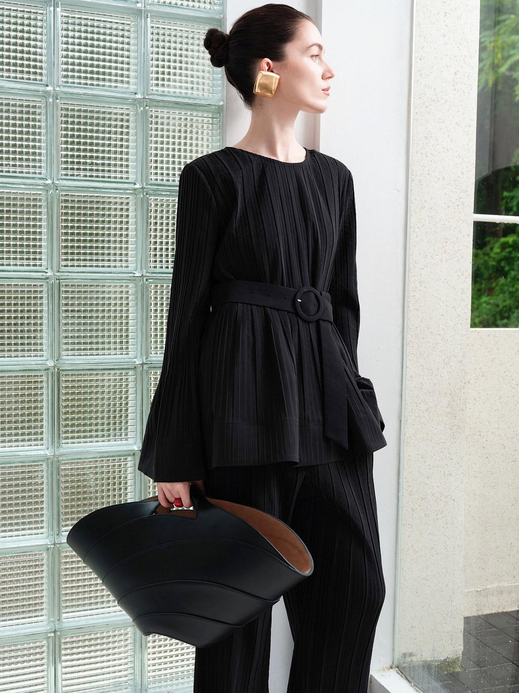 audreyyang Pleated Minimalist Office Loose Fit Bell Sleeve Women Black Polyester Blouses