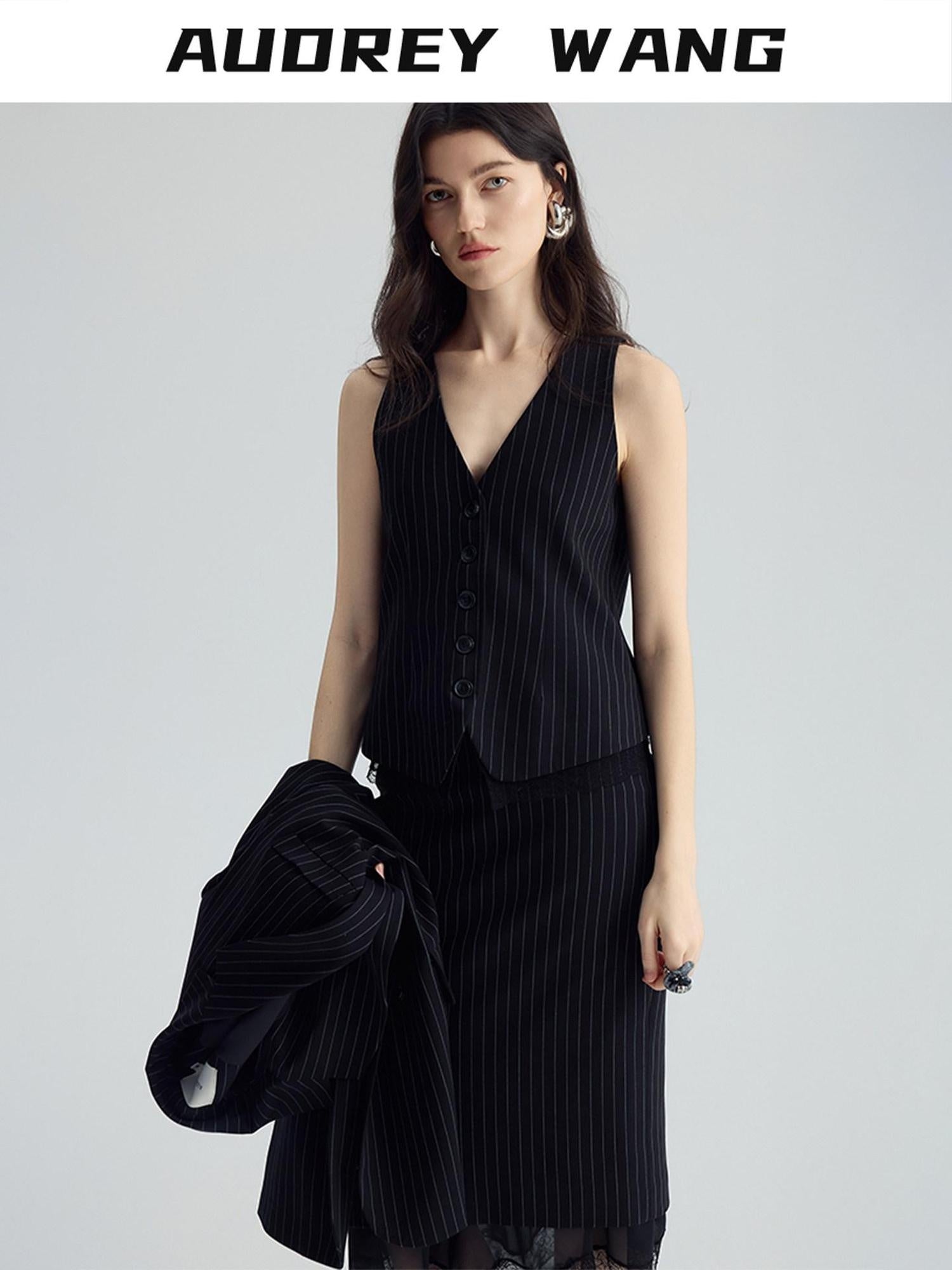 audreyyang Padded V-neck Striped Cropped Commuter Strap Women Black Single Button Vests