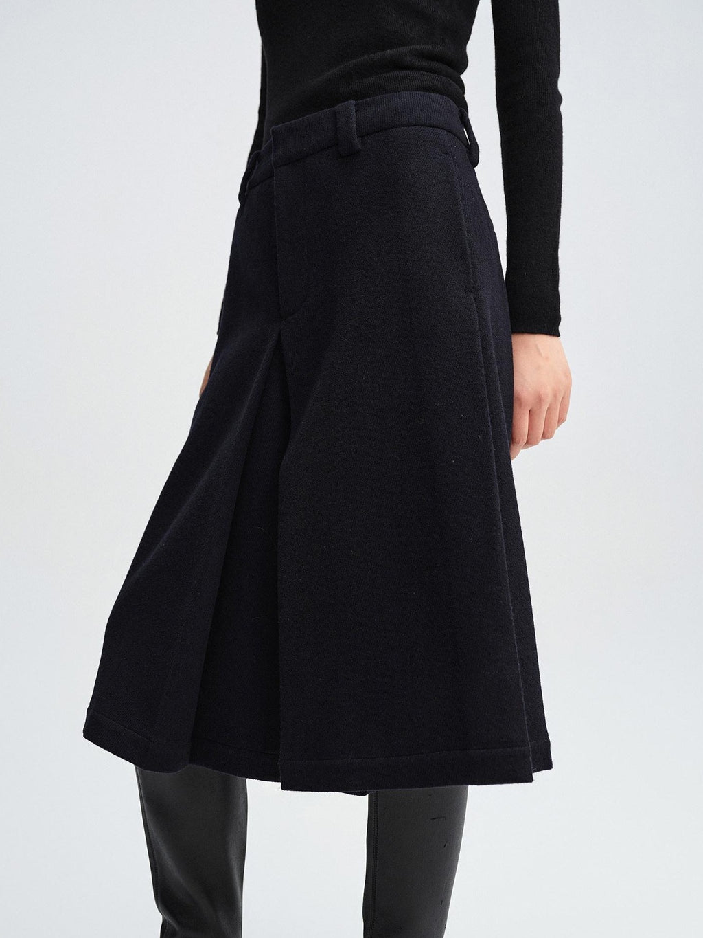 audreyyang Pure Wool Casual Loose Natural Waist Zipper Women Black Mid-Length Shorts