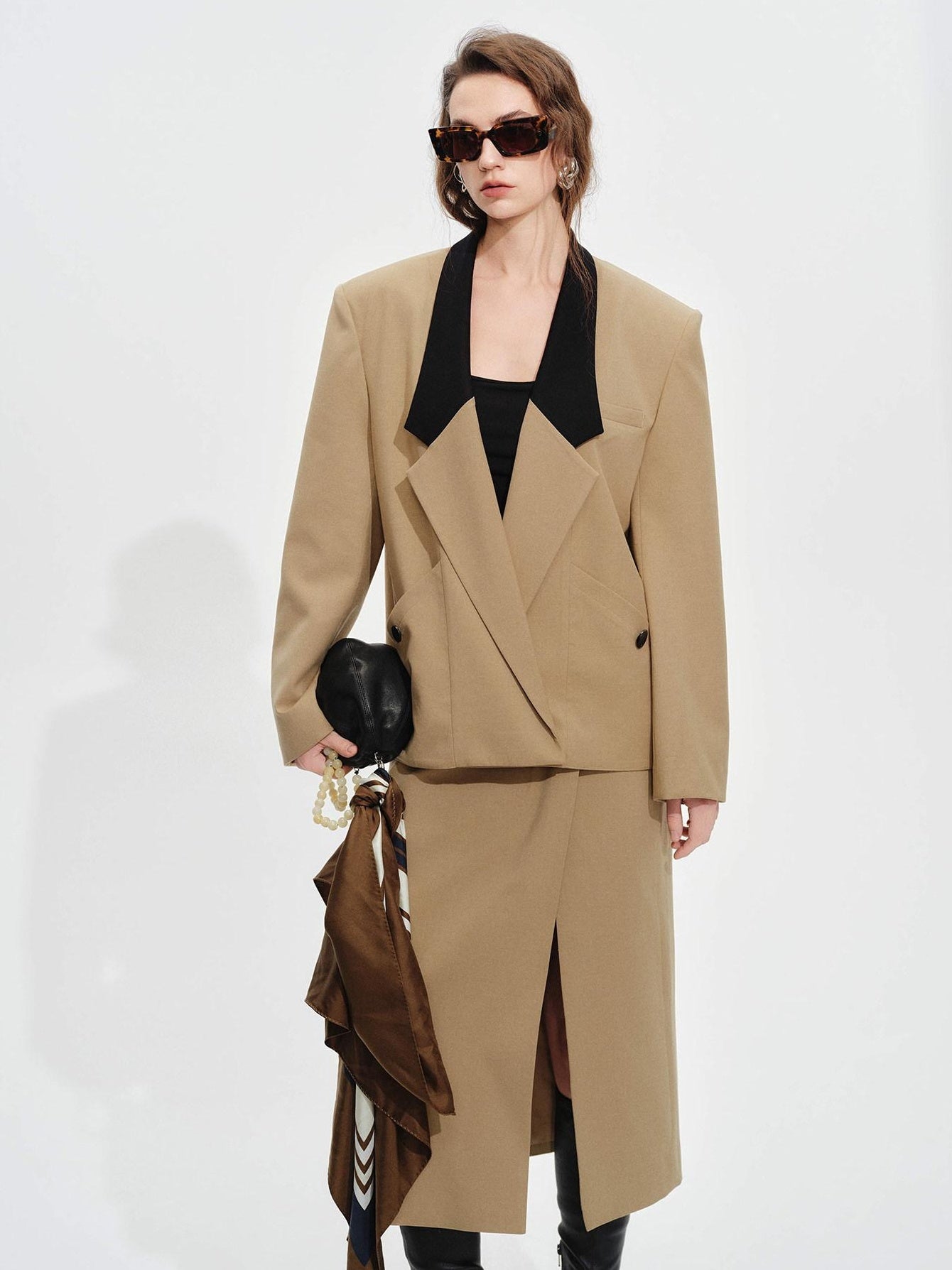 audreyyang Khaki Contrast Lapel Blazer Slit Loose Fit Long Sleeve Women Top & Skirt Sets