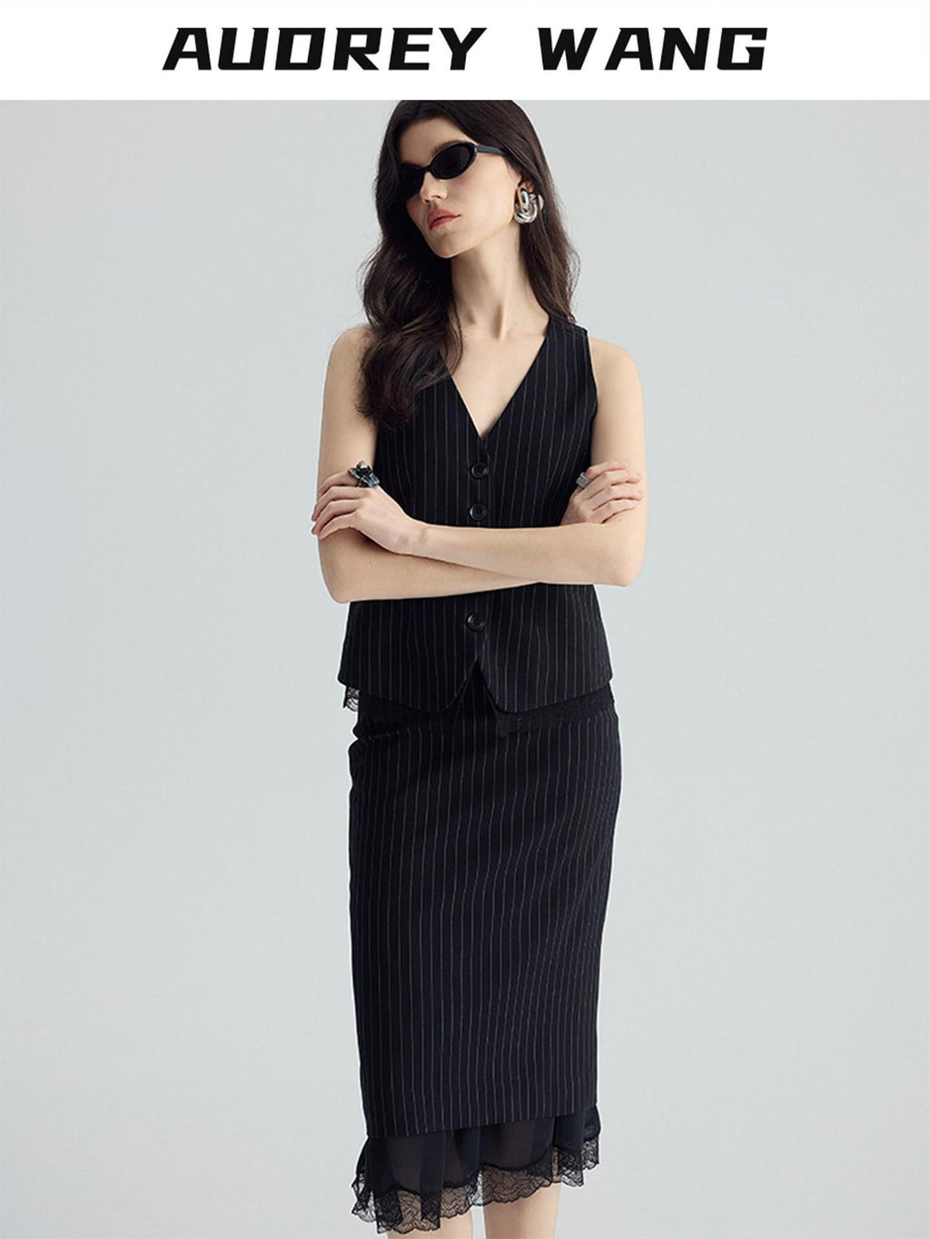 audreyyang Padded V-neck Striped Cropped Commuter Strap Women Black Single Button Vests