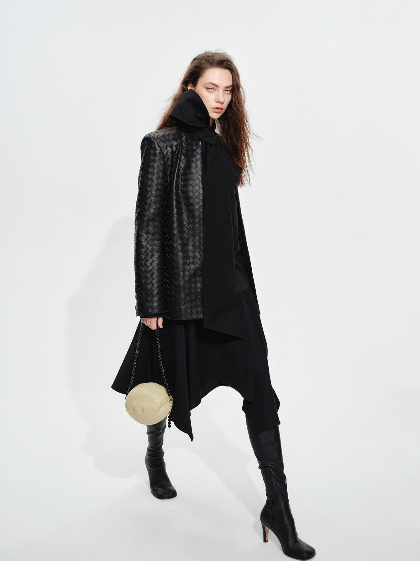 audreyyang Elegant Asymmetric Irregular Hem Mid Waist Front Zipper Black Midi Skirts
