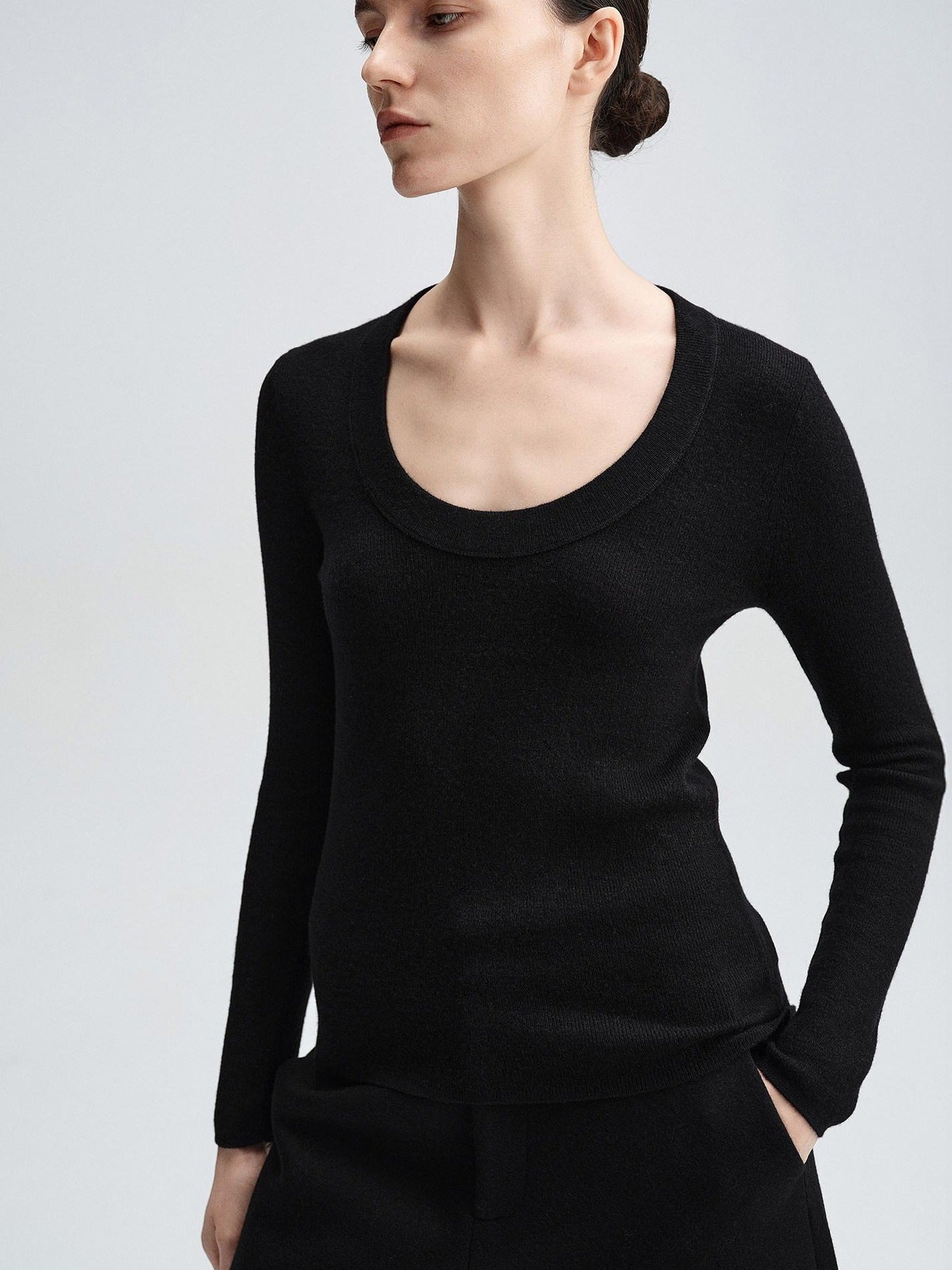 audreyyang Sheep Wool Slim Fit Crew Neck Knit Women Black Gray Brown Sweaters