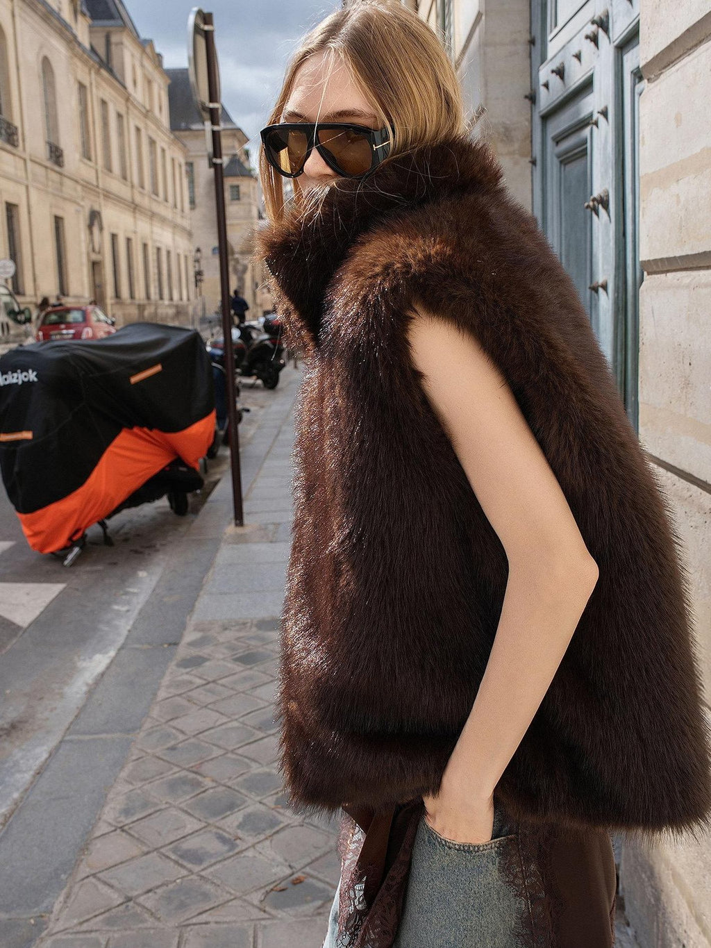 audreyyang Warm Reversible Faux Fur Stand Collar Sleeveless Relaxed Olive Short Coat