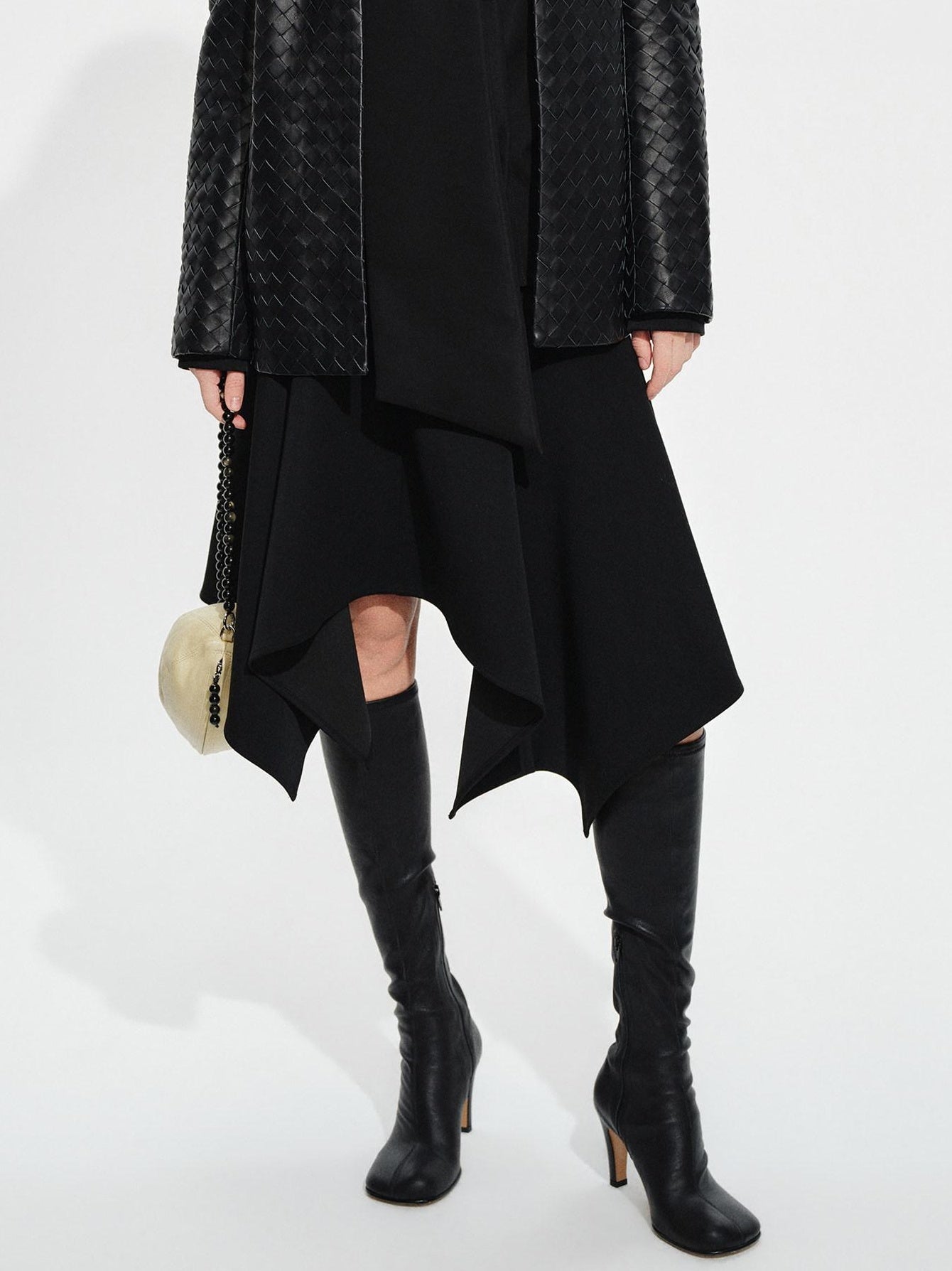 audreyyang Elegant Asymmetric Irregular Hem Mid Waist Front Zipper Black Midi Skirts