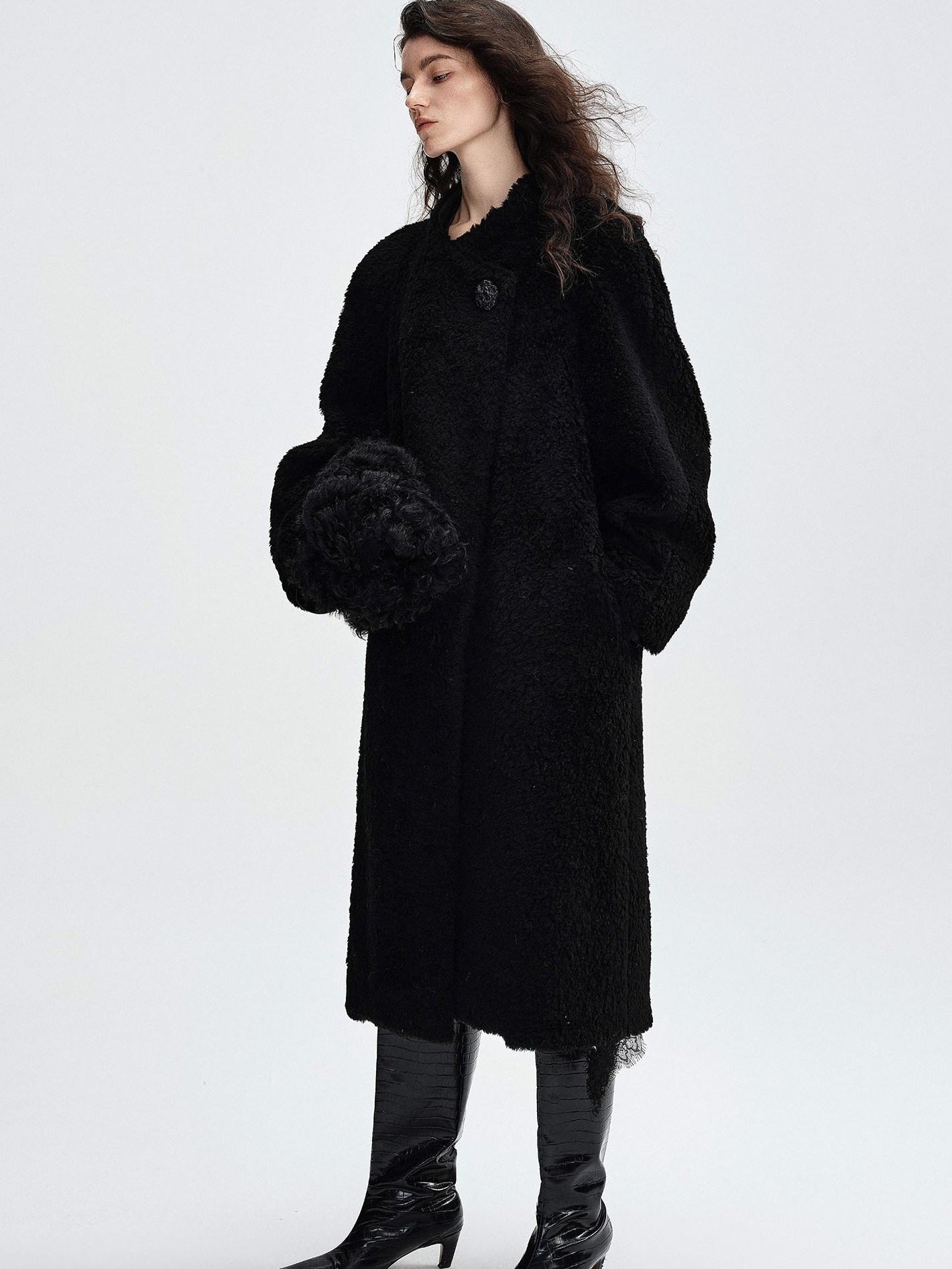 audreyyang Warm Thick Vintage Loose Fit Stand Collar Lambswool Trim Women Black Wool Coats