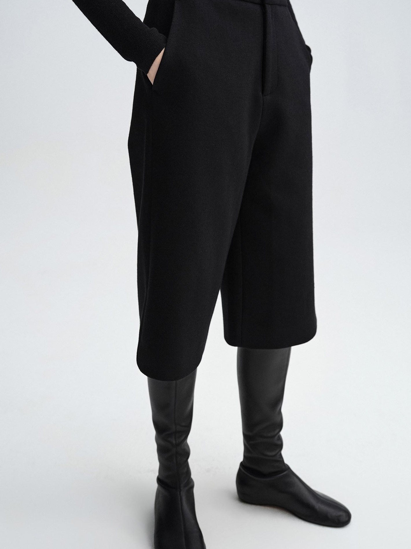 audreyyang Wool Blend Minimal Wide Leg Natural Waist Women Office Mid-Length Shorts