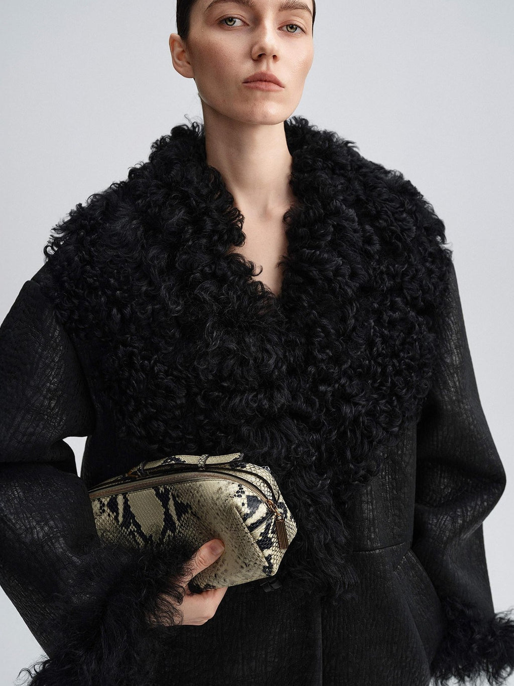 audreyyang Warm Wool Shearling Collar Patchwork Loose Midlength Women Black Long Coats