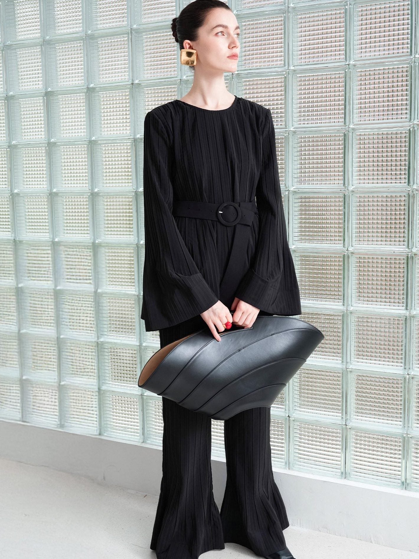audreyyang Minimalist Office Loose Pleated Bell Sleeve Round Neck Black Blouses