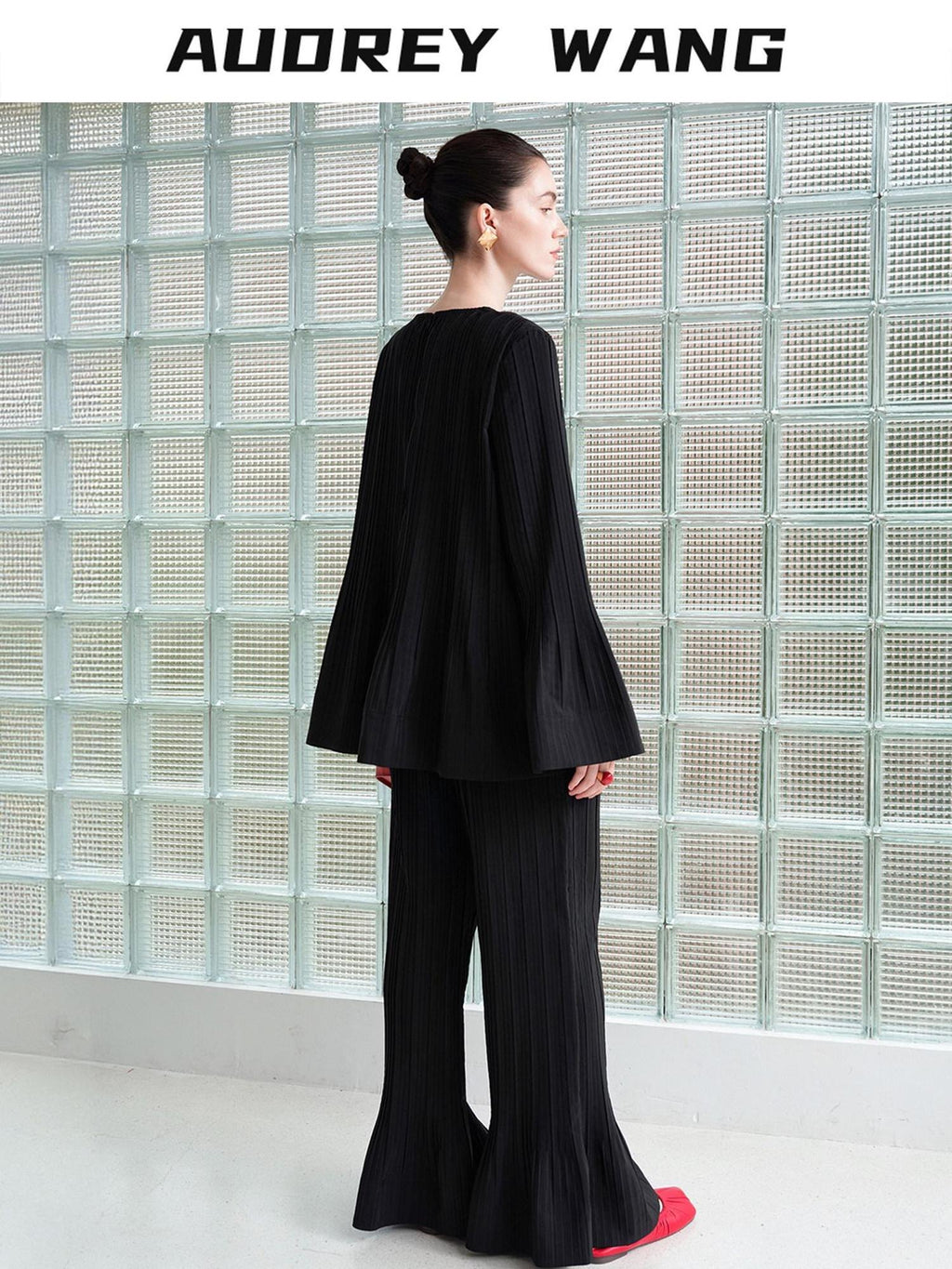 audreyyang Pleated Minimalist Office Loose Fit Bell Sleeve Women Black Polyester Blouses