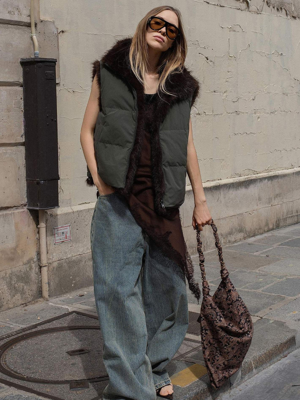 audreyyang Warm Reversible Faux Fur Stand Collar Sleeveless Relaxed Olive Short Coat