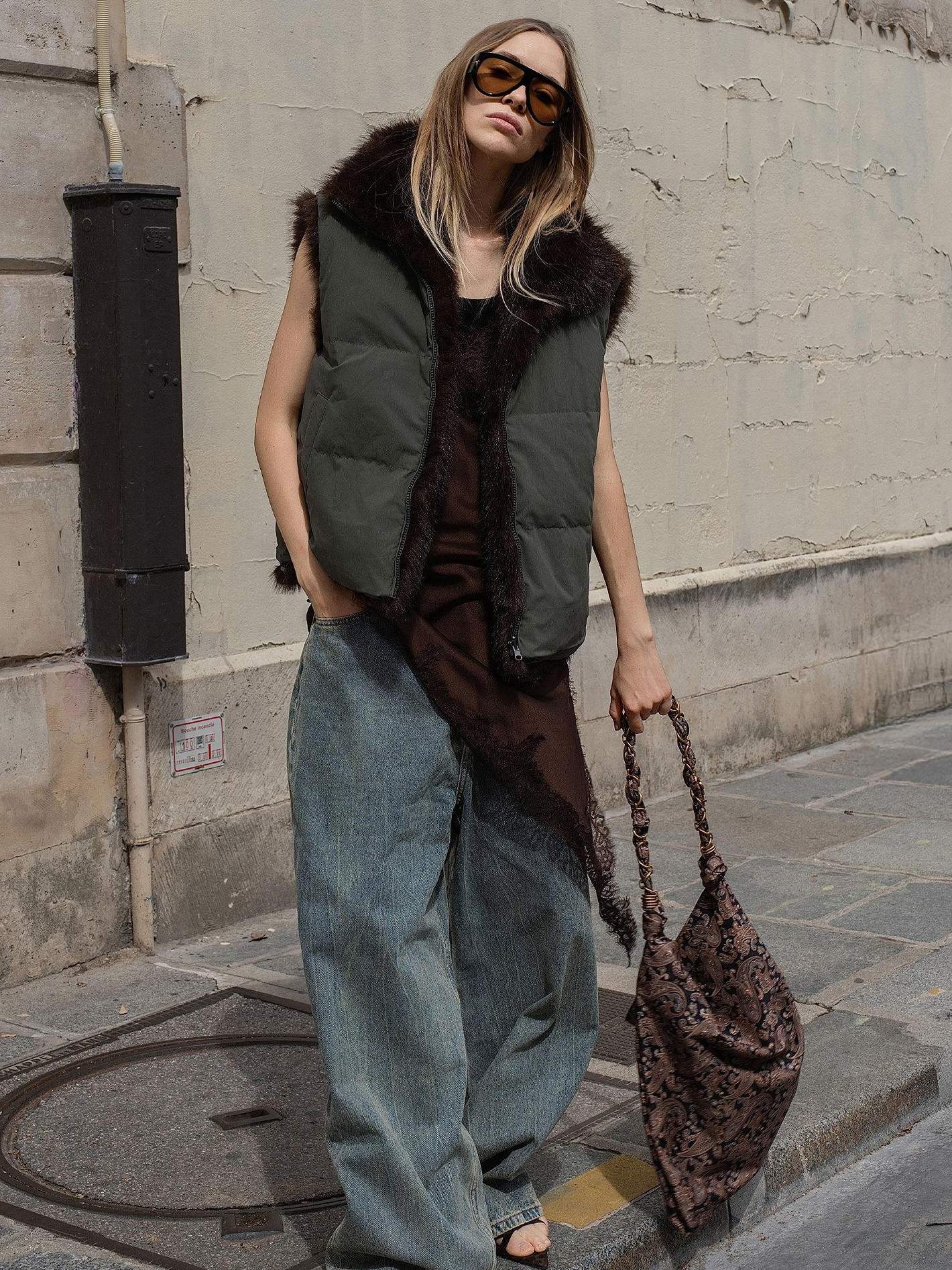 audreyyang Warm Reversible Faux Fur Stand Collar Sleeveless Relaxed Olive Short Coat