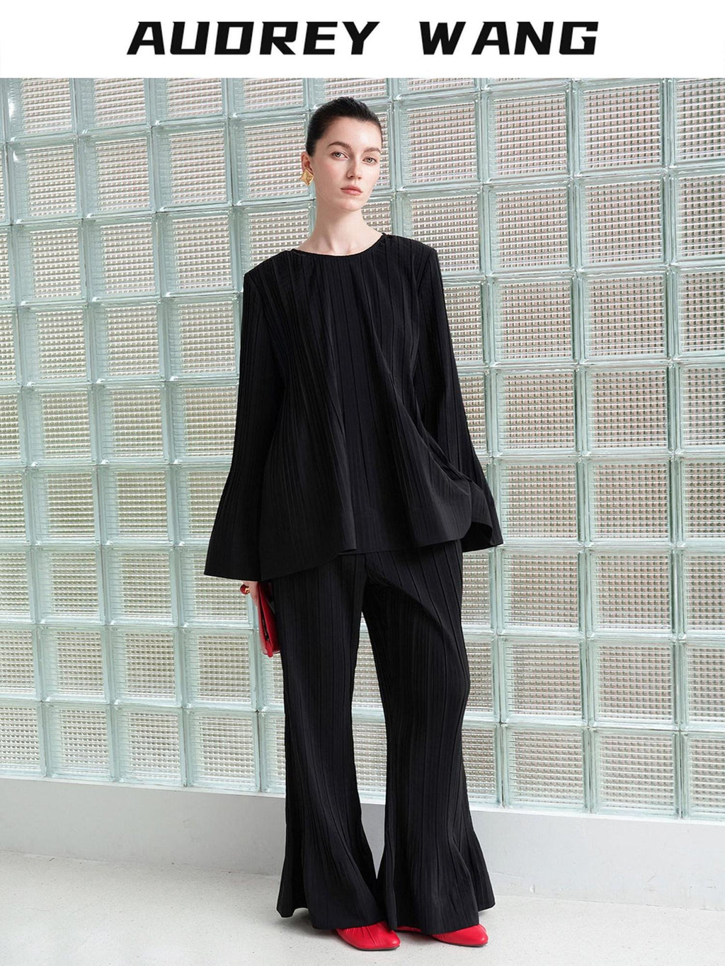 audreyyang Minimalist Office Loose Pleated Bell Sleeve Round Neck Black Blouses