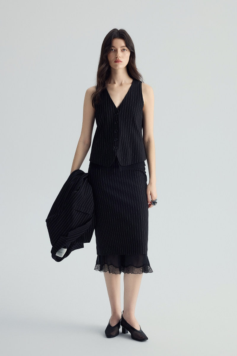 audreyyang_Padded_V-neck_Striped_Cropped_Commuter_Strap_Women_Black_Single_Button_Vests_MISSTT