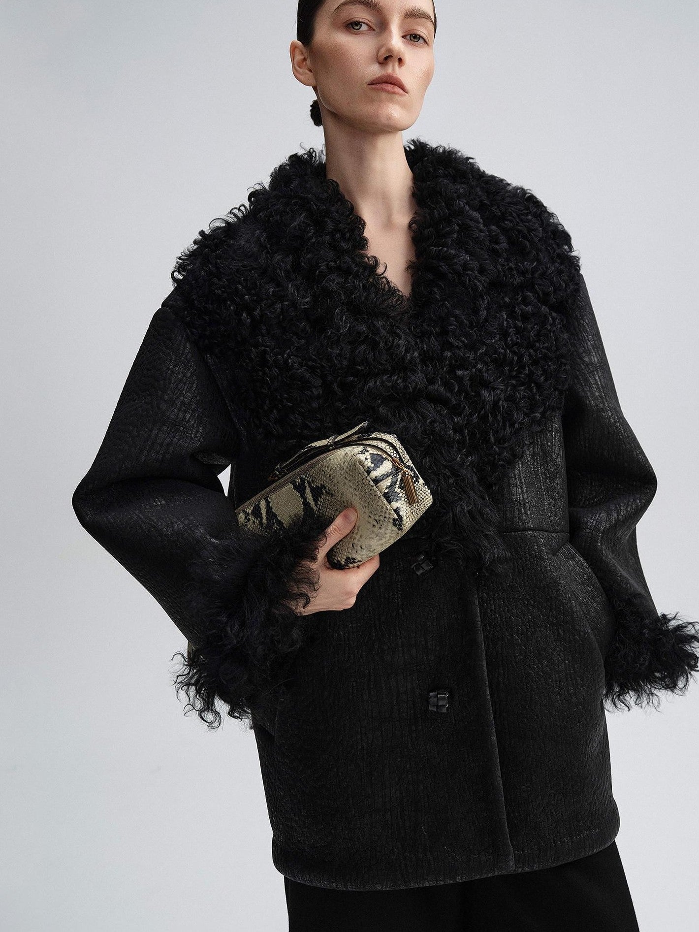 audreyyang Warm Wool Patch Retro Loose Lapel Midlength Women Lambswool Collar Long Coats
