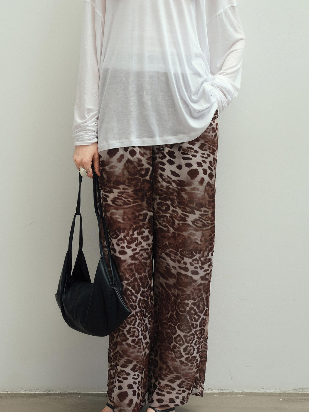 audreyyang Leopard Print Minimal Elastic Waist Natural Rise Commuter Women Wide Leg Pants