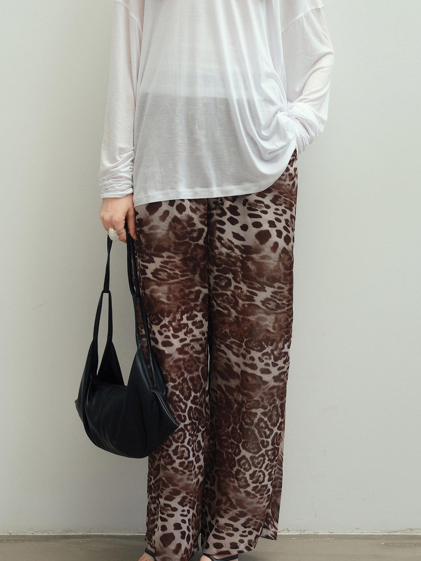 audreyyang Leopard Print Minimal Elastic Waist Natural Rise Commuter Women Wide Leg Pants