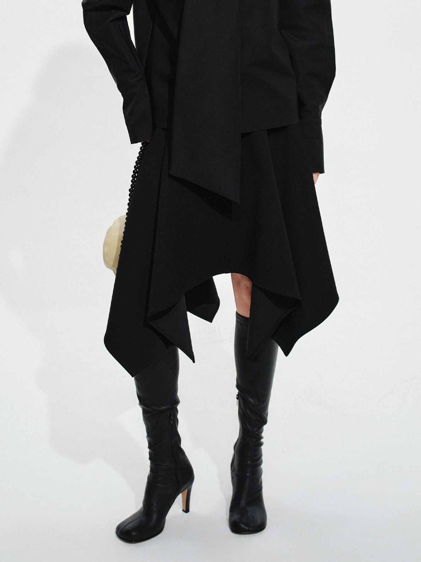 audreyyang Elegant Asymmetric Irregular Hem Mid Waist Front Zipper Black Midi Skirts