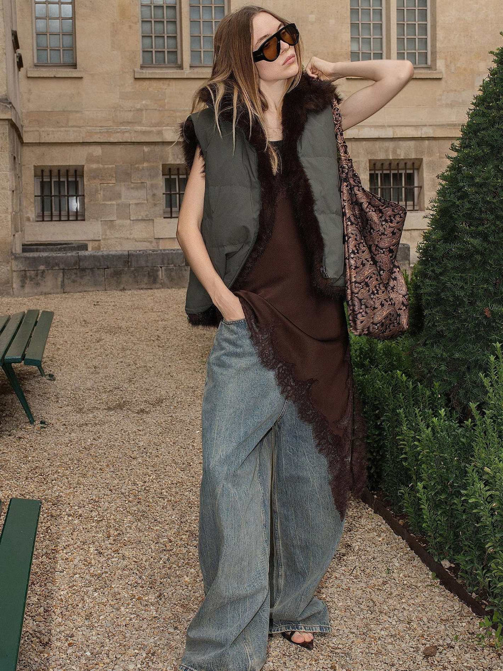 audreyyang Warm Reversible Faux Fur Stand Collar Sleeveless Relaxed Olive Short Coat