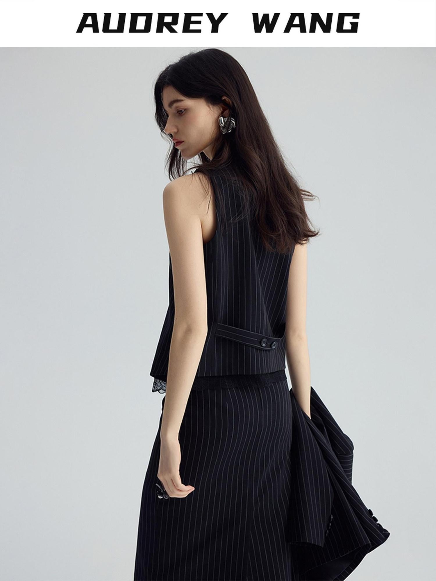 audreyyang Padded V-neck Striped Cropped Commuter Strap Women Black Single Button Vests