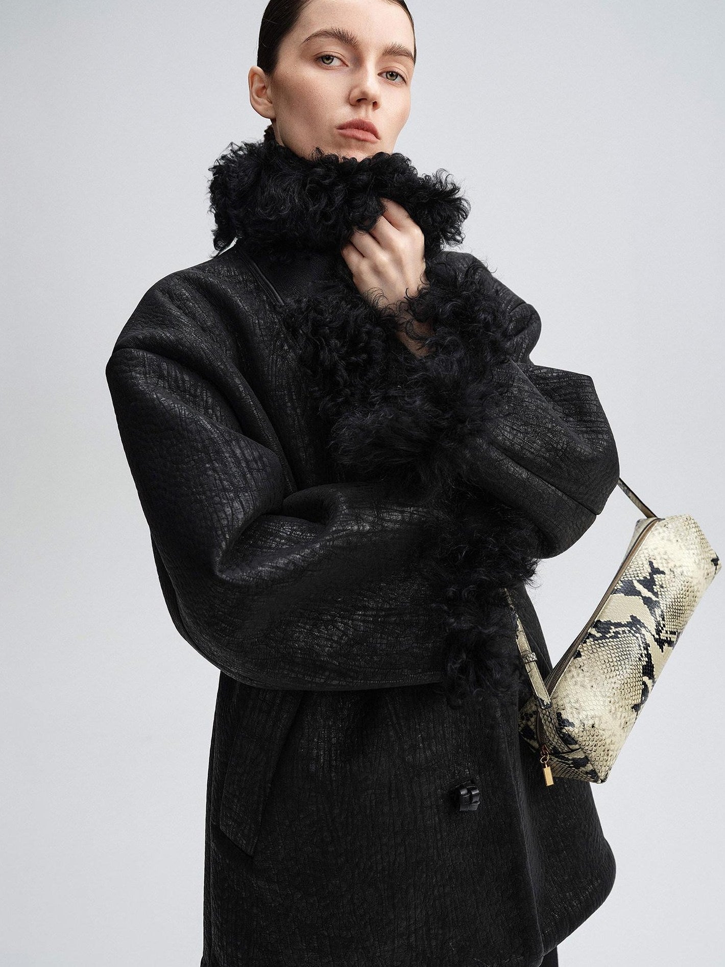 audreyyang Warm Wool Patch Retro Loose Lapel Midlength Women Lambswool Collar Long Coats