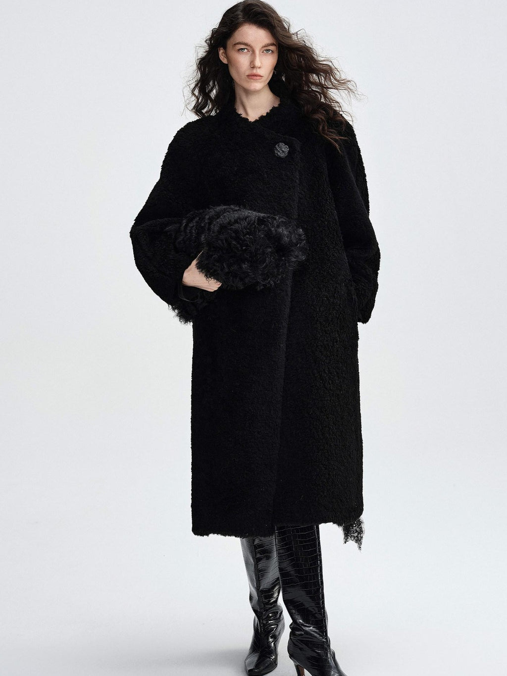 audreyyang Warm Thick Vintage Loose Fit Stand Collar Lambswool Trim Women Black Wool Coats