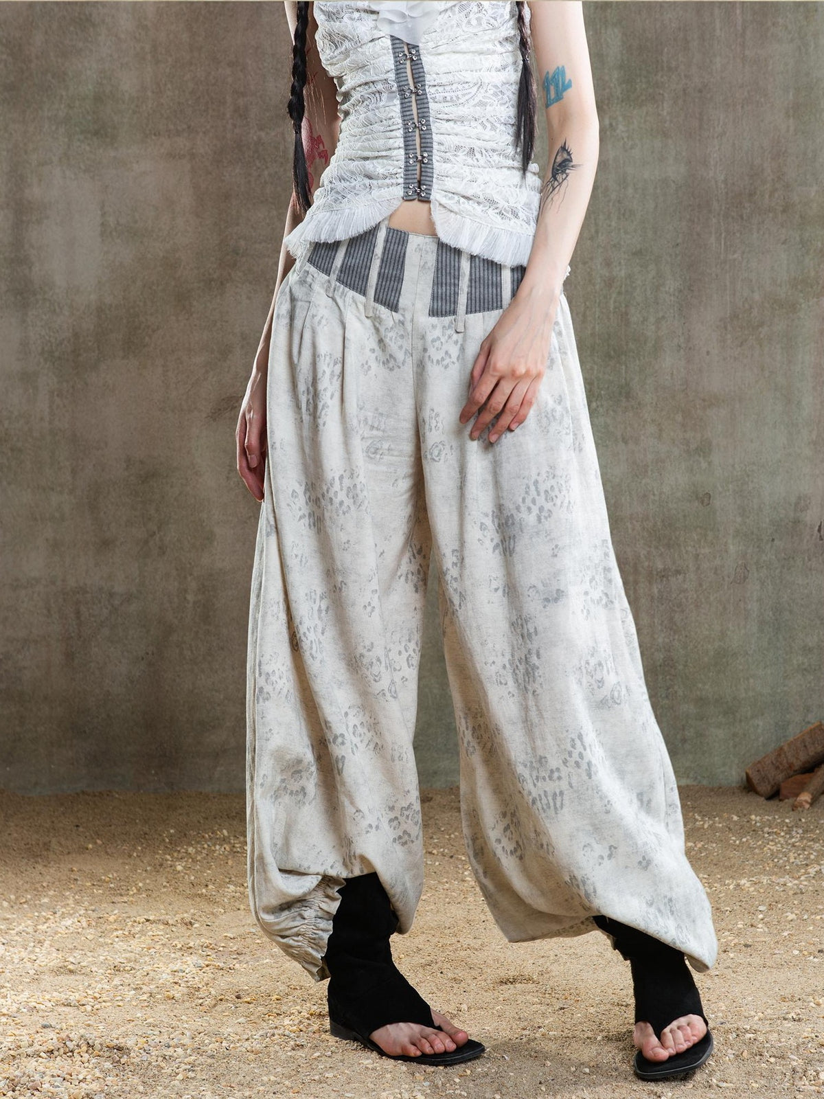 ARIADNAw Asymmetric Contrast Waist Low Rise Loose Lantern Women's Chinos