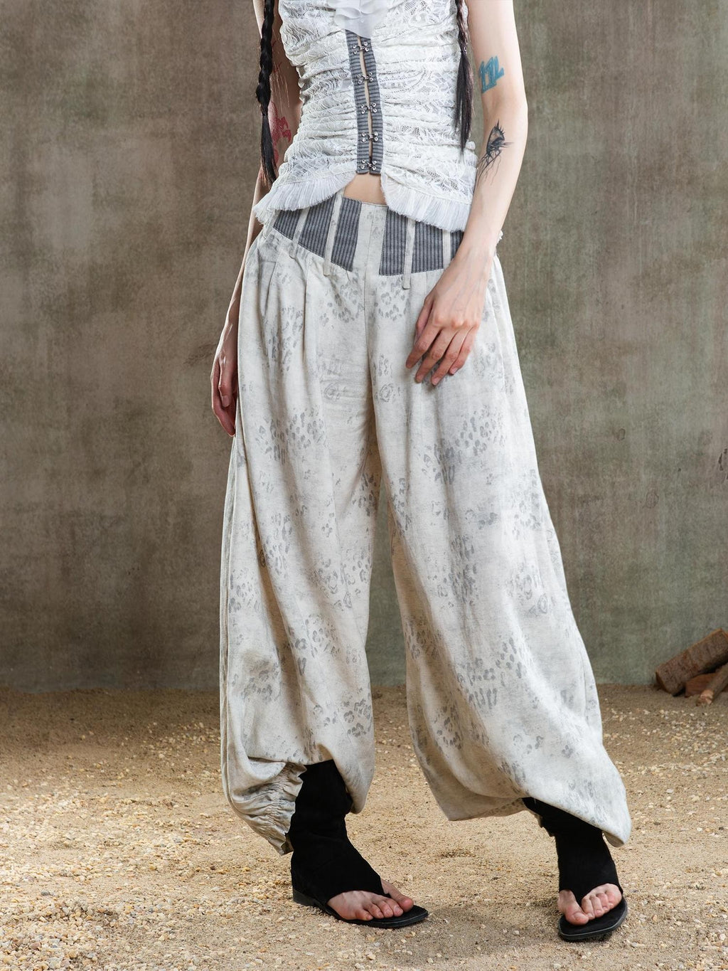 ARIADNAw Asymmetric Contrast Waist Low Rise Loose Lantern Women's Chinos