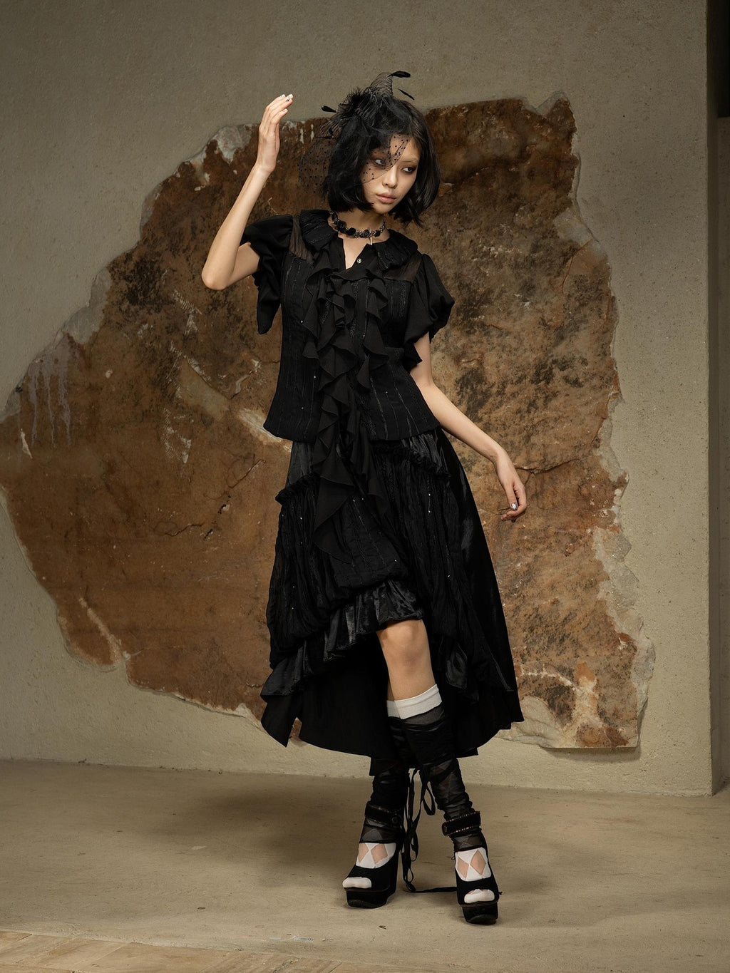 ARIADNAw Dark Punk Court Puff Sleeve Round Neck Slim Fit Women's Blouses