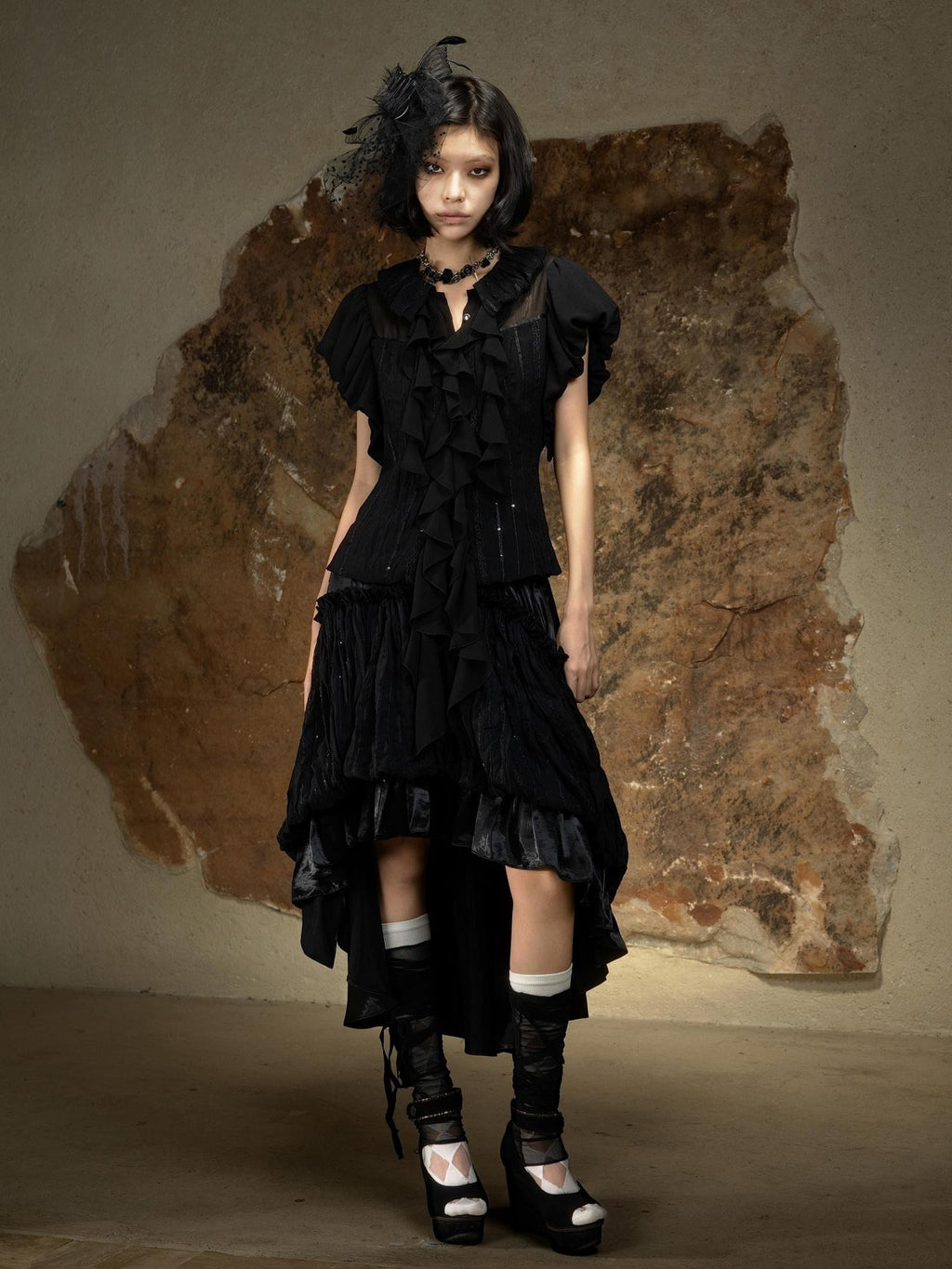 ARIADNAw Dark Punk Court Puff Sleeve Round Neck Slim Fit Women's Blouses