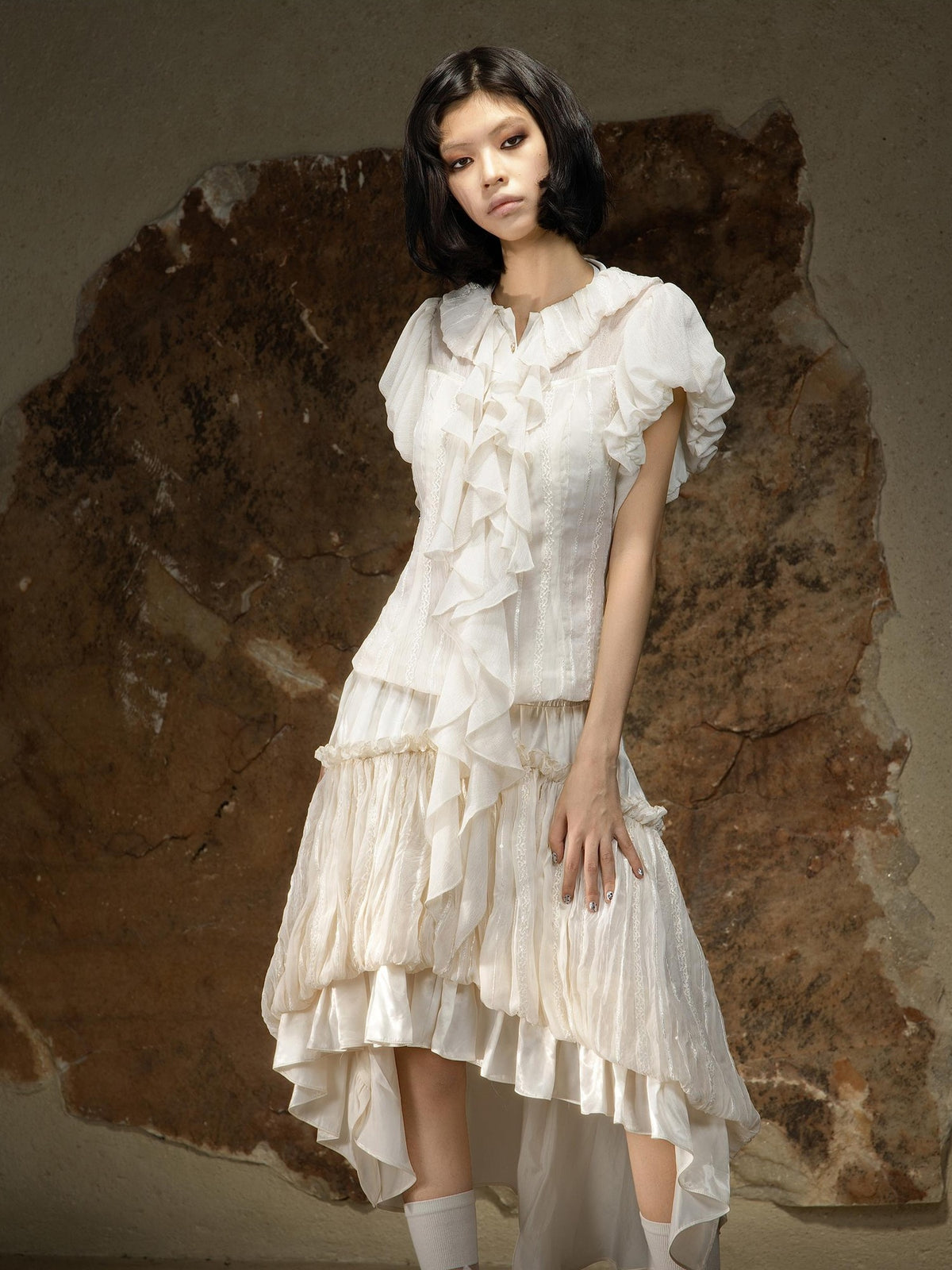 ARIADNAw Dark Punk Court Puff Sleeve Round Neck Slim Fit Women's Blouses