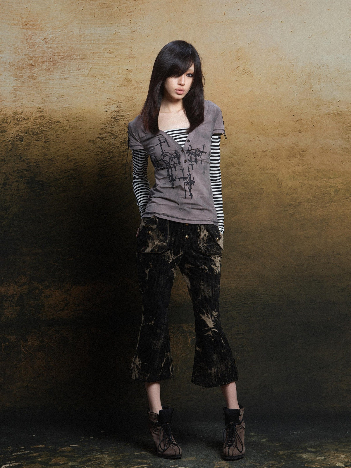 ARIADNAw Totem Cross Print Faux Layered V-neck Women's Long Sleeve T-shirts