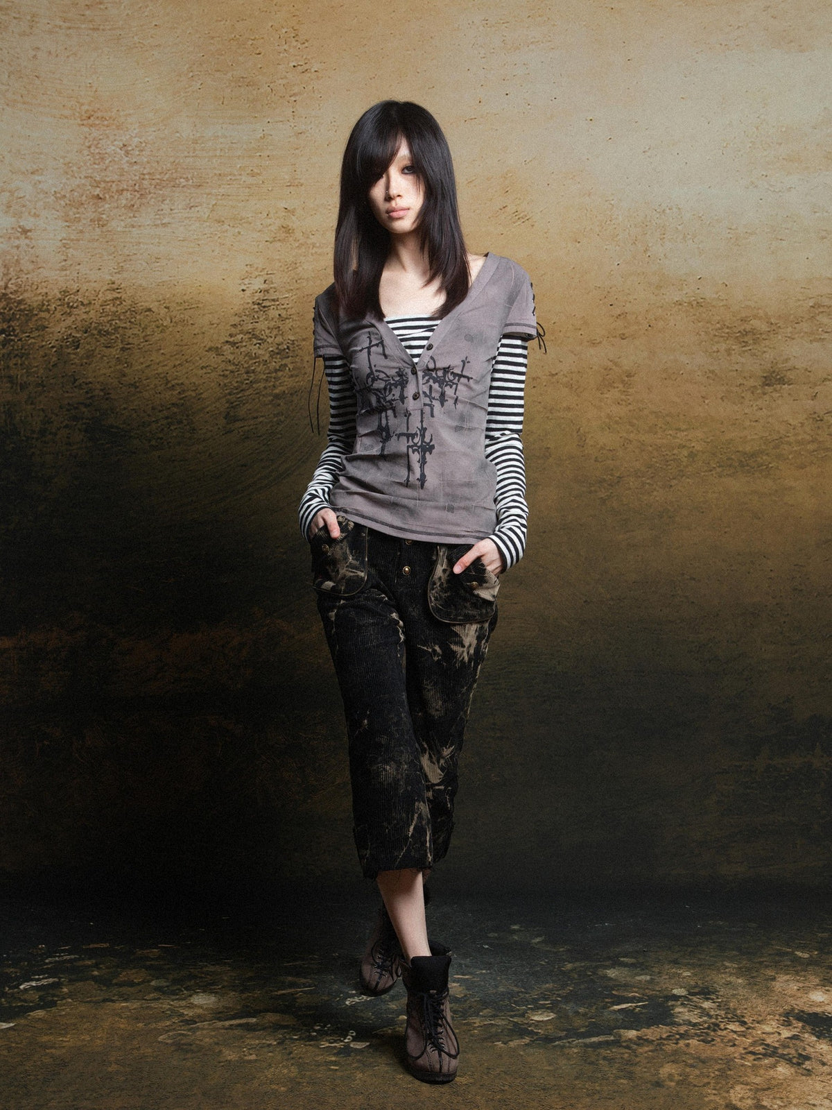 ARIADNAw Totem Cross Print Faux Layered V-neck Women's Long Sleeve T-shirts