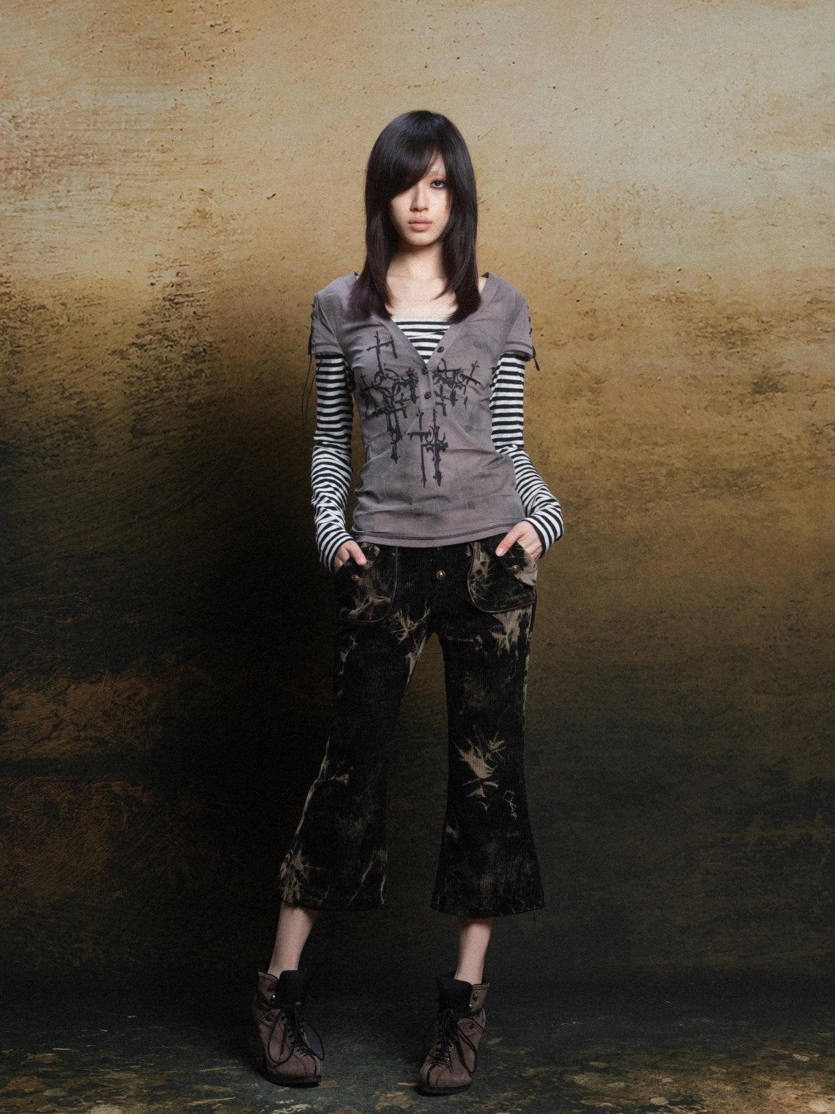 ARIADNAw Totem Cross Print Faux Layered V-neck Women's Long Sleeve T-shirts