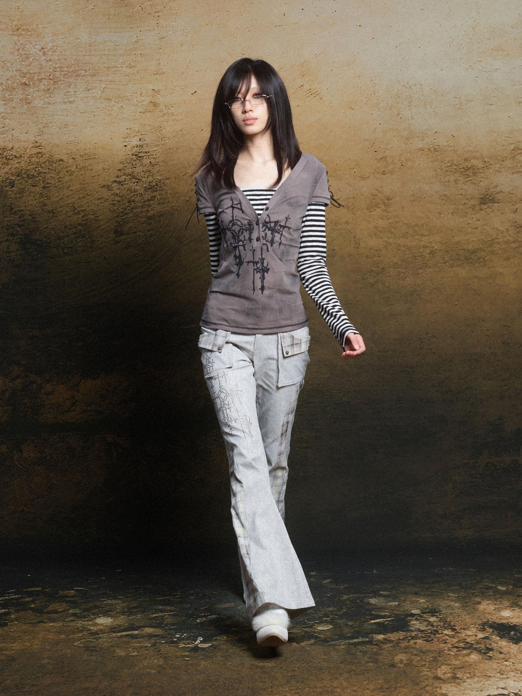 ARIADNAw Totem Cross Print Faux Layered V-neck Women's Long Sleeve T-shirts