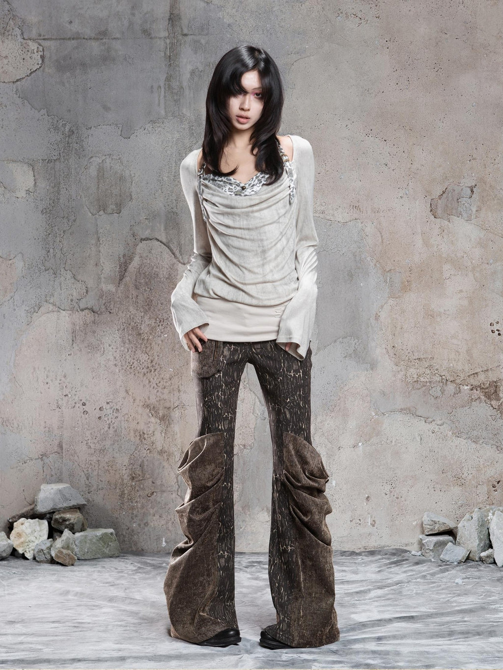 ARIADNAw Vintage Distressed Pocket Pleated Slim Fit Women's Flare Pants