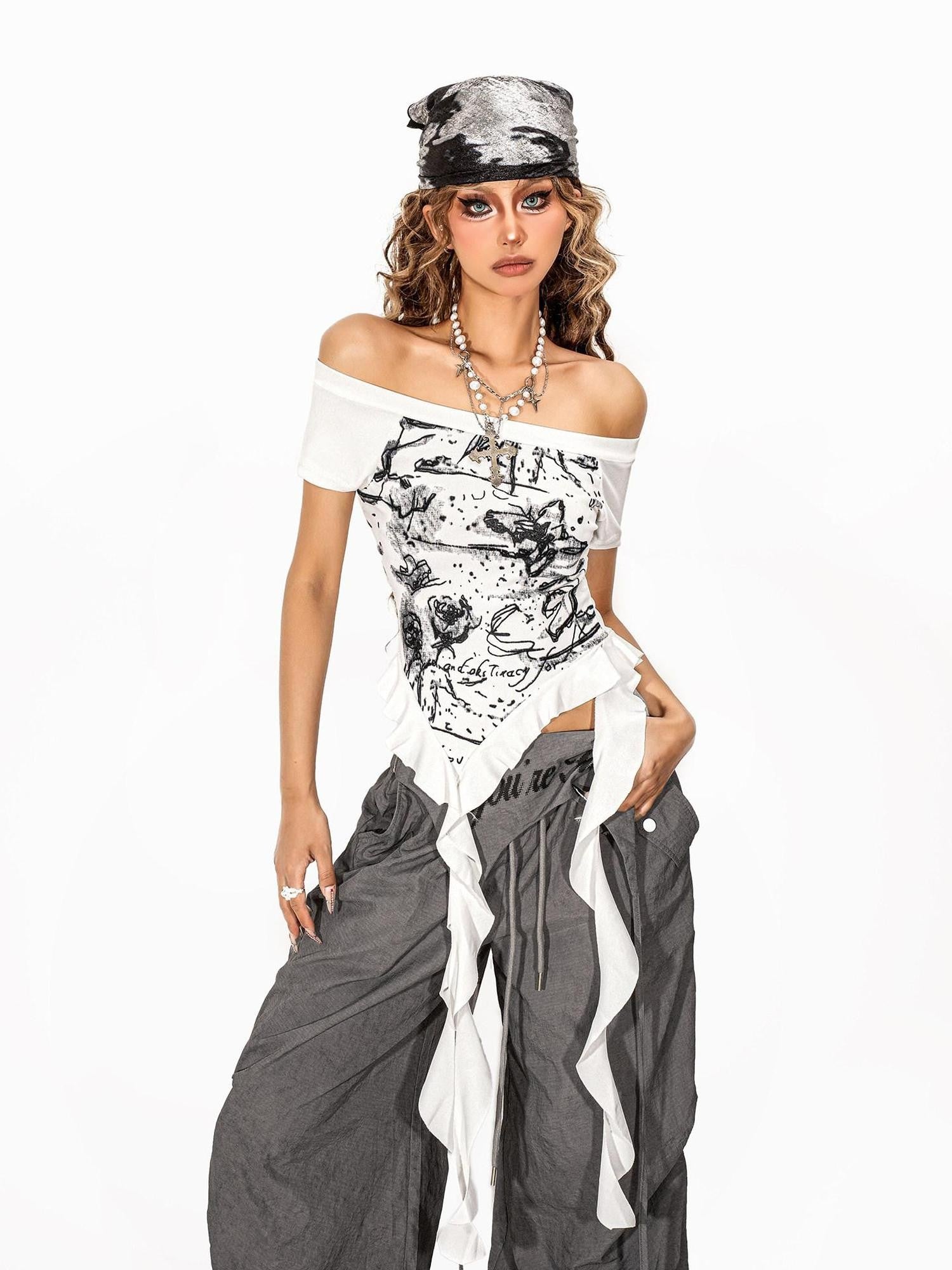 Arielink Graffiti One Shoulder Letter Print Distressed Women's Short Sleeve T-shirts