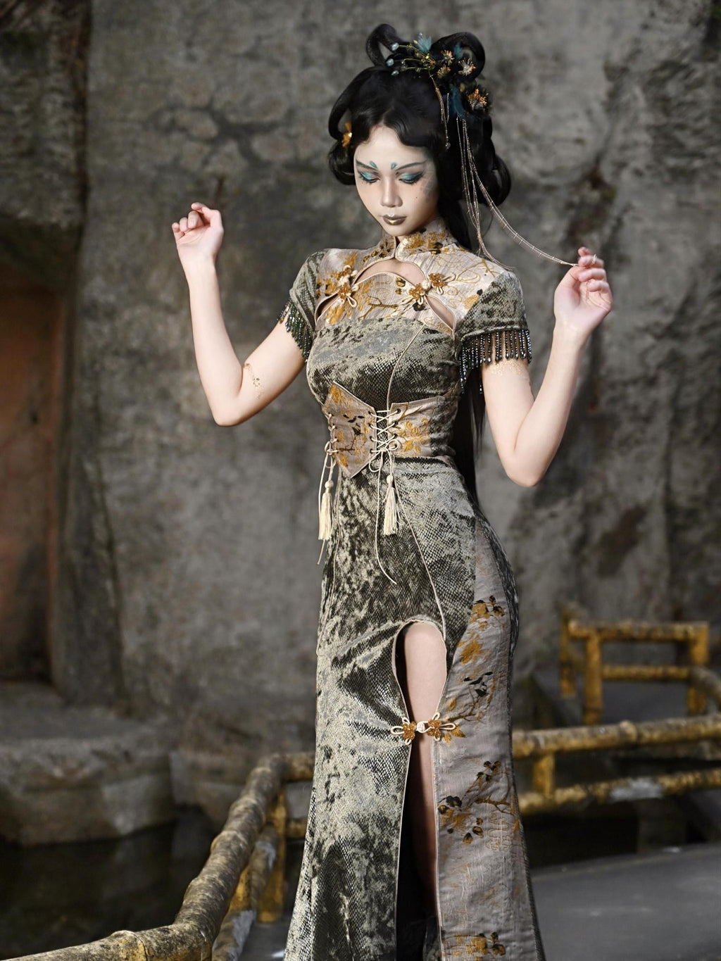 BLOOD SUPPLY Chinese Fringe Jacquard Scale Pattern Cinched Women's Polyester Belts