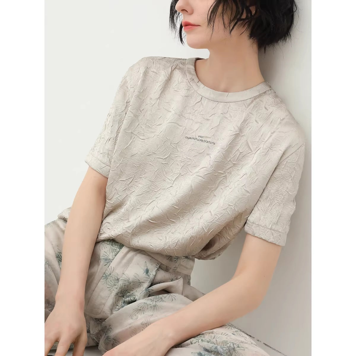 COCOBELLA_Commuter_Pleated_Straight_Fit_Crew_Neck_Short_Sleeve_Women_Letter_Print_T-Shirts_MISSTT