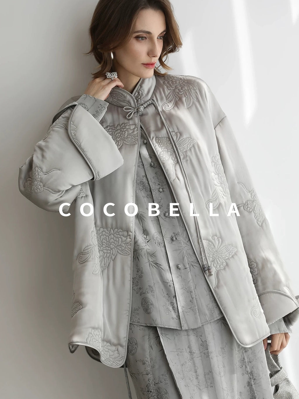 COCOBELLA Thickened Embroidered Short Stand Collar Frog Button Office Padded Jackets