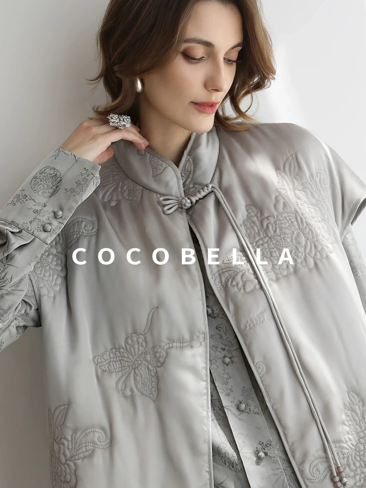 COCOBELLA Thickened Embroidered Short Stand Collar Frog Button Office Padded Jackets