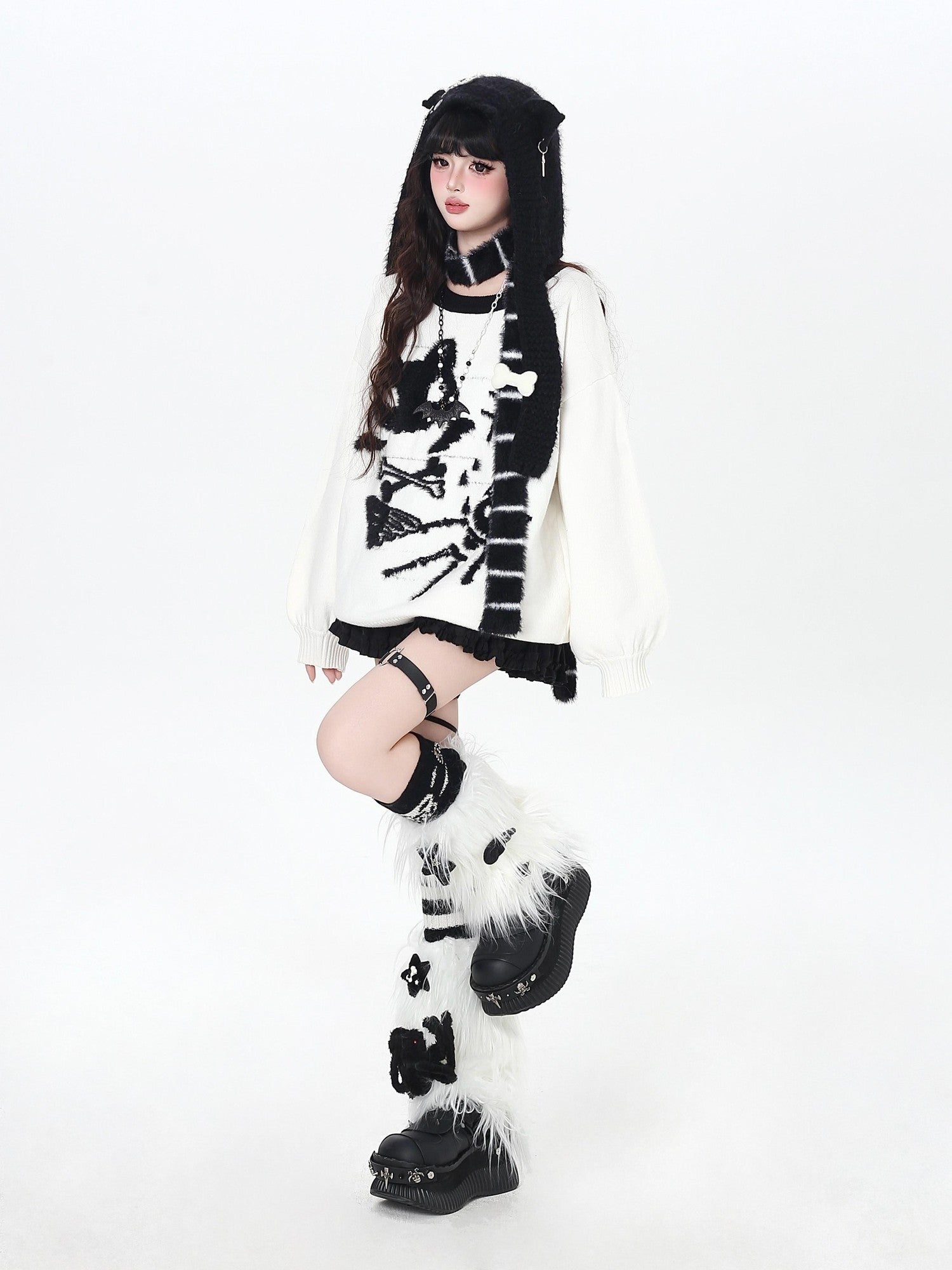 CRAZYGIRL Black And White Kitten Print Loose Crewneck Pullover Women's Sweaters