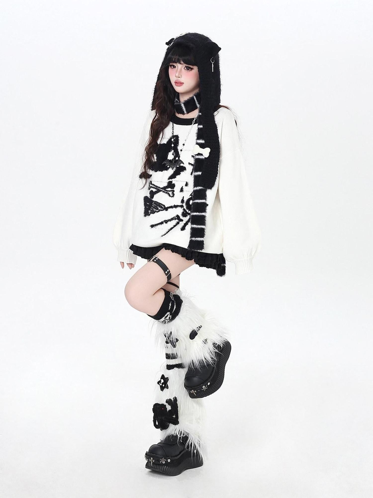 CRAZYGIRL Black And White Kitten Print Loose Crewneck Pullover Women's Sweaters