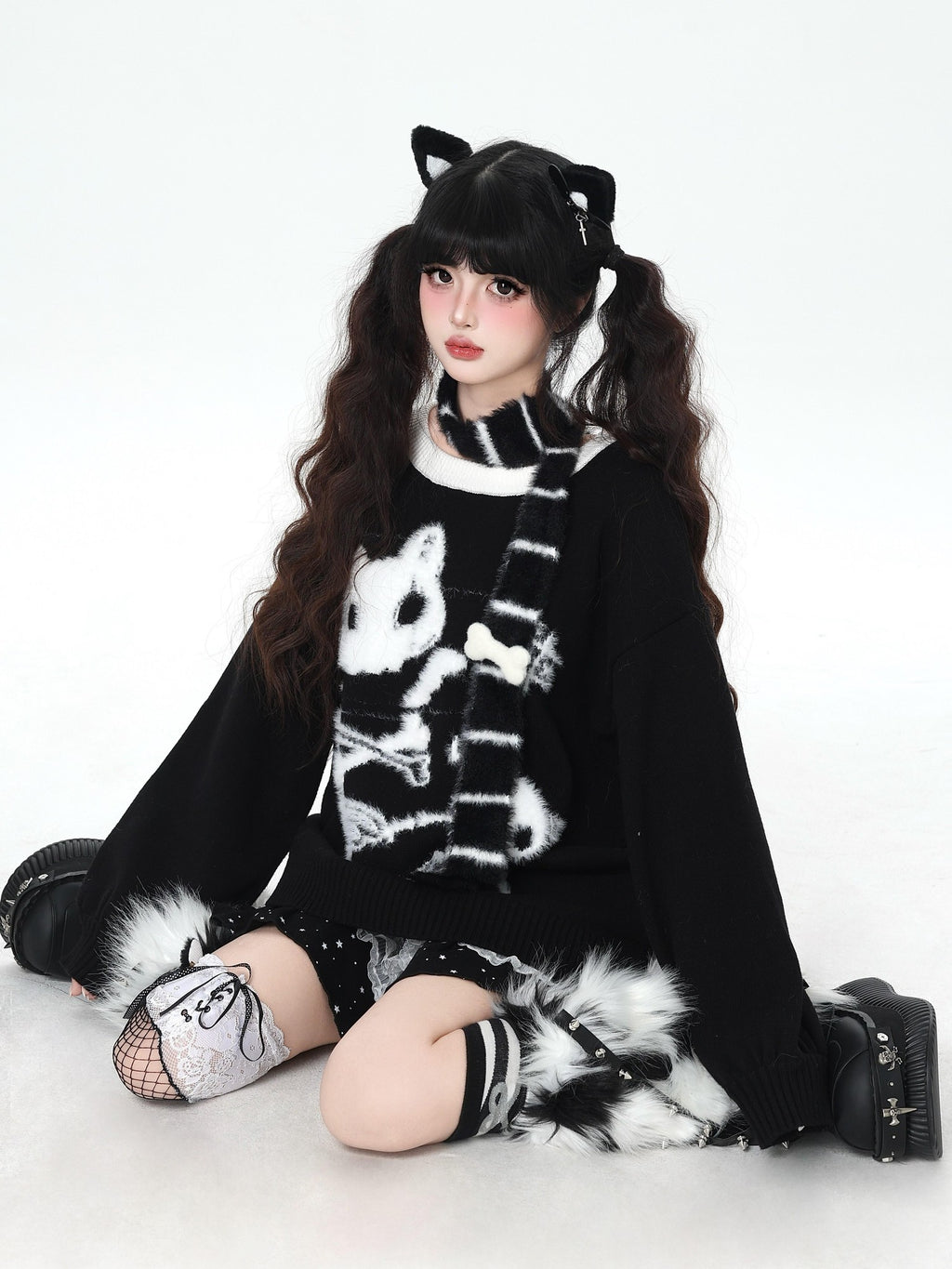 CRAZYGIRL Black And White Kitten Print Loose Crewneck Pullover Women's Sweaters